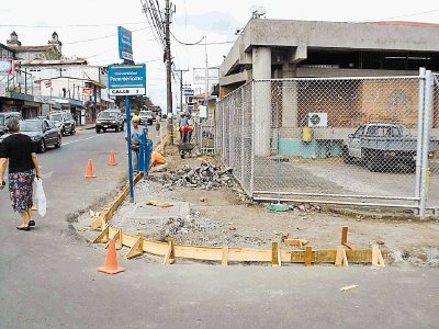 Con la reparaci&#x00F3;n de las aceras, los peatones no usar&#x00E1;n la calle. Marvin Gamboa.