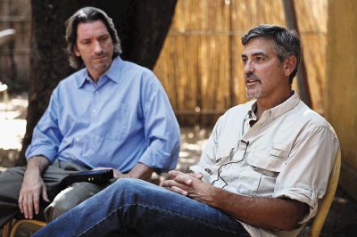 George Clooney (derecha).