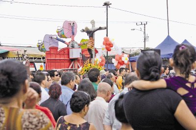 Mostraron su devoci&#x00F3;n en el trayecto. C. Montealegre.