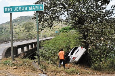 La familia sali&#x00F3; a las 3 de la madrugada de Quepos. Jorge Uma&#x00F1;a.