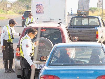 Tr&#x00E1;nsito detuvo el a&#x00F1;o pasado a 2.046 personas que conduc&#x00ED;an en estado de ebriedad durante las fiestas de Palmares. Archivo.