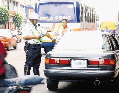 Muchas de las multas se hacen en la avenida segunda. Archivo.