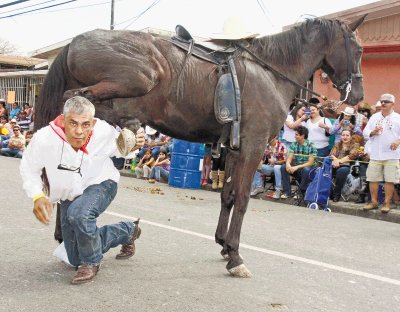 Jos&#x00E9; Cascante de Sarch&#x00ED;, hizo trucos con su caballo Guachac&#x00E1;n quien le obedec&#x00ED;a como si fuera un perro.