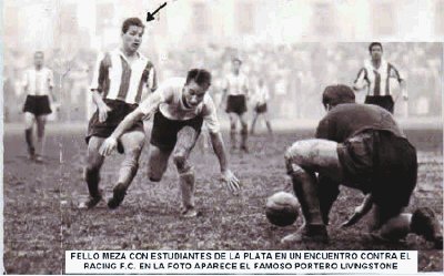 &#x201C;Fello&#x201D; Meza se proclam&#x00F3; campe&#x00F3;n con Cartagin&#x00E9;s en 1941 , en la foto juega con Estudiantes de Argentina. Archivo