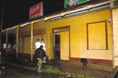 Este es el bar Don Juan, en Siquirres donde ocurri&#x00F3; la muerte accidental de la mujer. A. Needrick.