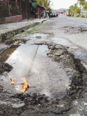 Vecinos denuncian desperdicio en Puriscal. Foto: Marvin Gamboa, corresponsal GN.