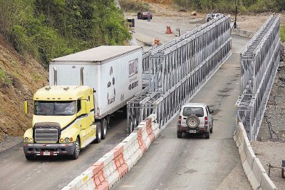 Los puentes bailey funcionan como medida de emergencia desde octubre del a&#x00F1;o pasado. 