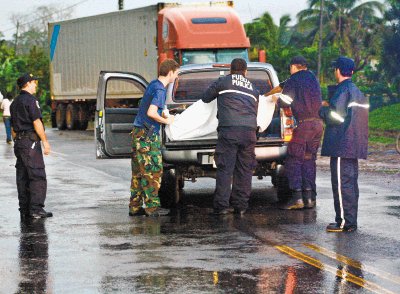 El cuerpo fue levantado a las 5:50 a.m por el OIJ. R. Montero.