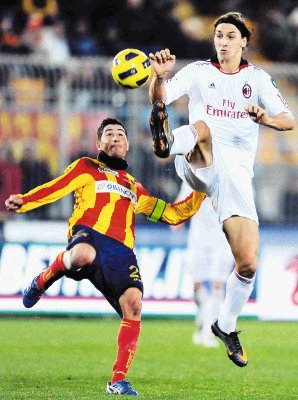 El gol de Zlatan Ibrahimovic no fue suficiente para sacar la victoria. Cerca del final, el Lecce empat&#x00F3;. EFE