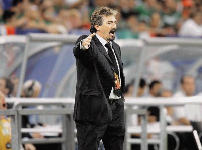 La Volpe no se qued&#x00F3; quieto en el banquillo.