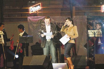 Ren&#x00E9; Barboza y Laura Rodr&#x00ED;guez se encargaron de animar el festival.