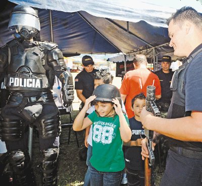 Adem&#x00E1;s de las vacantes, hay demostraciones. Herbert Arley.