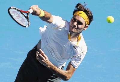 Federer empat&#x00F3; la marca del estadounidense Connors, con 27 Grand Slams seguidos llegando al menos a cuartos de final. EFE.