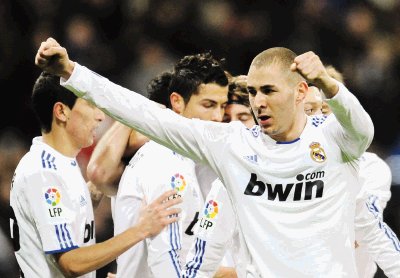 Benzema le respondi&#x00F3; a Mourinho con gol. Reuters.