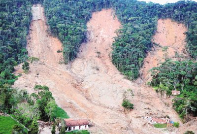 Zona afectada en los arededores de Teres&#x00F3;polis. EFE.