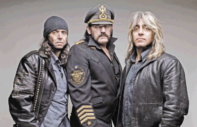 Lemmy (centro) es considerado uno de los pocos roqueros aut&#x00E9;nticos que quedan. Cortes&#x00ED;a.