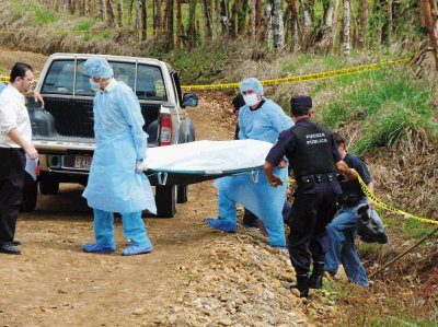 El cuerpo fue levantado a las 11 a.m. por el OIJ de Los Chiles. Carlos Hern&#x00E1;ndez.