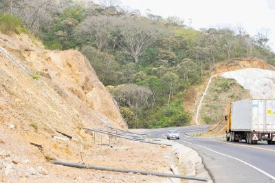 El informe revel&#x00F3; deterioro y zonas de riesgo en la v&#x00ED;a. J. Rivera.