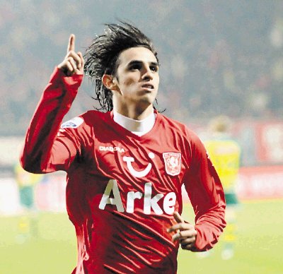 Bryan Ruiz sum&#x00F3; su octavo gol en la campa&#x00F1;a. El Twente tiene 46 puntos, en 21 fechas y el l&#x00ED;der el PSV Eindhoven, 47. Archivo