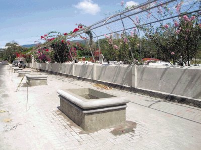 Remodelaci&#x00F3;n se hizo dentro y fuera del cementerio.