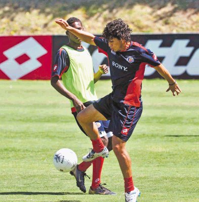   Algunos jugadores se acoplan a sus nuevas funciones, R&#x00E1;ndall &#x201C;Chiqui&#x201D; Brenes es utilizado por La Volpe como mediocampista de creaci&#x00F3;n.