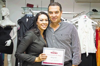 Shirley Calvo y Roberto Thompson. Foto: cortes&#x00ED;a, Valesky.