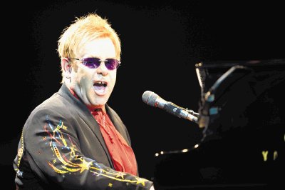 Elton John admiti&#x00F3; que &#x201C;perd&#x00ED;a la cabeza&#x201D; con la coca&#x00ED;na, pero la dej&#x00F3;.