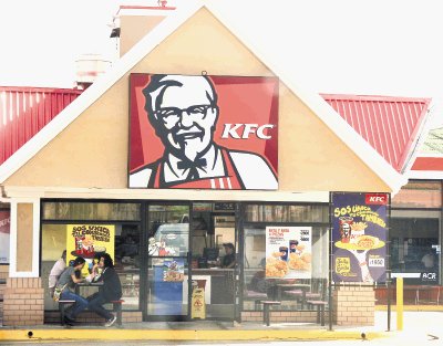 KFC tiene m&#x00E1;s de 12 mil restaurantes alrededor del mundo. Se estableci&#x00F3; por primera vez en Costa Rica en 1970. En esa ocasi&#x00F3;n, en el Paseo Col&#x00F3;n.