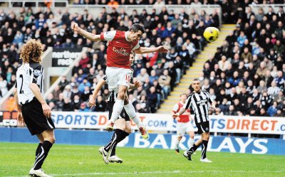 El Arsenal desperdici&#x00F3; un 0-4 y el Newcastle logr&#x00F3; empatar al final del partido. AP