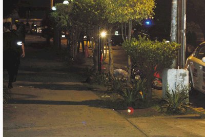 El cuerpo presentaba un balazo en la cabeza que le traspas&#x00F3; el casco. Qued&#x00F3; a la par de la motocicleta. Iv&#x00E1;n Valverde.