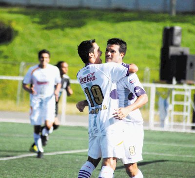 Los morados son el equipo con m&#x00E1;s goles a favor en el torneo (13 goles). Mario Castillo