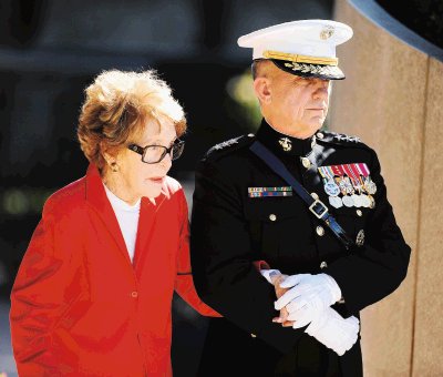 Su viuda, Nancy Reagan. AFP