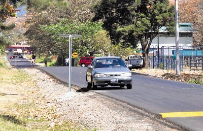 Mejor&#x00F3; el estado de la carretera. F. Barrantes.