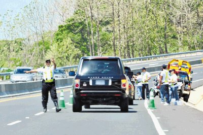 110 polic&#x00ED;as de Tr&#x00E1;nsito controlar&#x00E1;n el alcohol y el exceso de velocidad. Archivo.