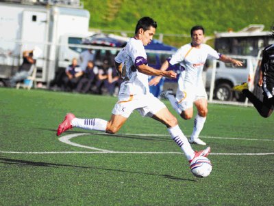 Jairo Arrieta y Alejandro Sequeira ser&#x00E1;n de la partida ma&#x00F1;ana en el atractivo choque entre Saprissa y Lim&#x00F3;n. Mario Castillo.