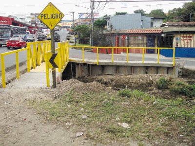 Peatones seguros en Desamparados.