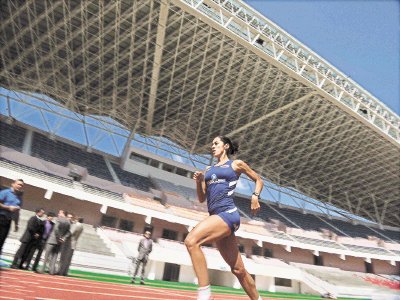 Tra&#x00F1;a entren&#x00F3; por primera vez en la pista del Estadio Nacional. Herberth Arley