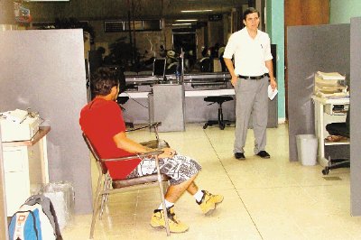 El otro sujeto huy&#x00F3; porque se hab&#x00ED;a bajado del bus en Ciudad Quesada. Ambosson oriundos de San Jos&#x00E9;. Edgar Chinchilla.