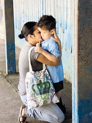 Arleth Barrantes acompa&#x00F1;&#x00F3; la emoci&#x00F3;n de su hijo. M.G. GN.