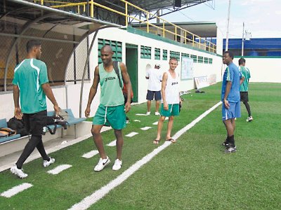 Los caribe&#x00F1;os no descansan. Ayer por la tarde volvieron a las pr&#x00E1;cticas en Lim&#x00F3;n. La Liga y Saprissa ya quedaron atr&#x00E1;s. Ambos fueron arrodillados. R&#x00F3;ger Amoretty