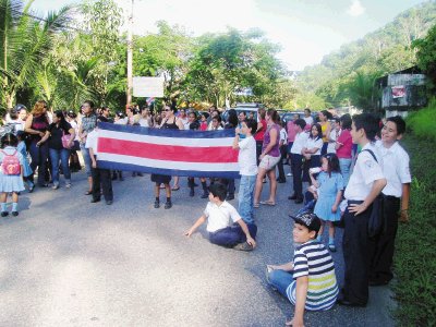   En la escuela San Jos&#x00E9; de Golfito, los padres de familia convocaron a huelga.