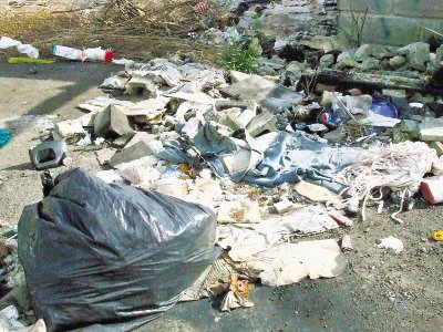 Encontraron lugar para la basura. Jorge Calder&#x00F3;n, corresponsal GN.