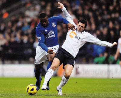 En el partido de la fecha Bolton venci&#x00F3; 2-0 al Everton. AFP.