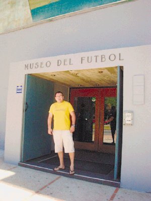 Visit&#x00F3; el Museo del F&#x00FA;tbol. Cortes&#x00ED;a.