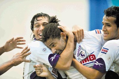 Armando Alonso anot&#x00F3; el golazo del triunfo. P&#x00E9;rez vuelve a perder en el cierre, como le pas&#x00F3; ante la Liga y Herediano. Jeaustin la est&#x00E1; viendo fea. C. Borb&#x00F3;n.