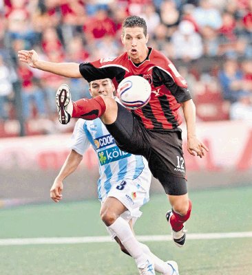   El argentino Pablo Gabas se volvi&#x00F3; a lucir, al marcar un trallazo con su pierna zurda.