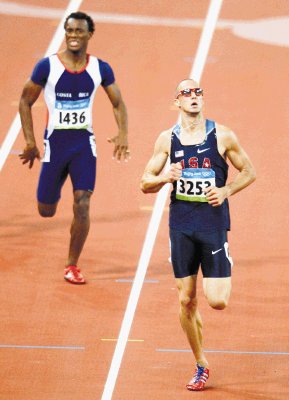 Jeremy Wariner se convirti&#x00F3; en el primer blanco en ganar el oro en los 400 metros planos, desde Viktor Markin en Mosc&#x00FA; 80, en las Olimpiadas de Atenas 2004.