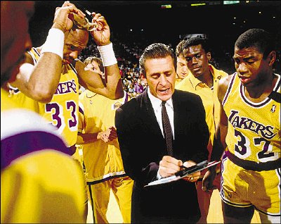   Primer juego en la banca de Pat Riley (Lakers). Hasta 1990 estuvo en ocho juegos de estrellas.