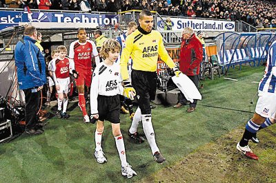 Alvarado quien fue fichado por el AZ Alkmaar, tuvo su debut ante el l&#x00ED;der: el PSV Eindhoven.