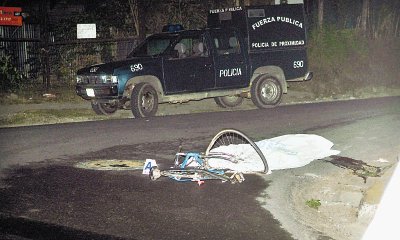 Ciclista muere arrollado por llantas de un autob&#x00FA;s 